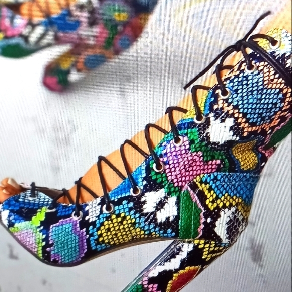 Multicolor snake skin shoe - Picture 1 of 2
